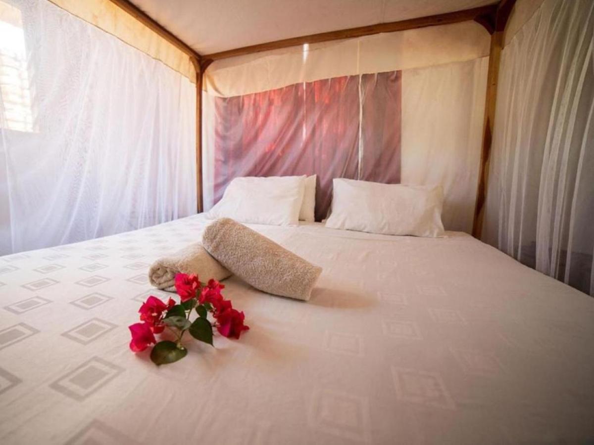 Thumbi View Lodge Cape Maclear Room photo