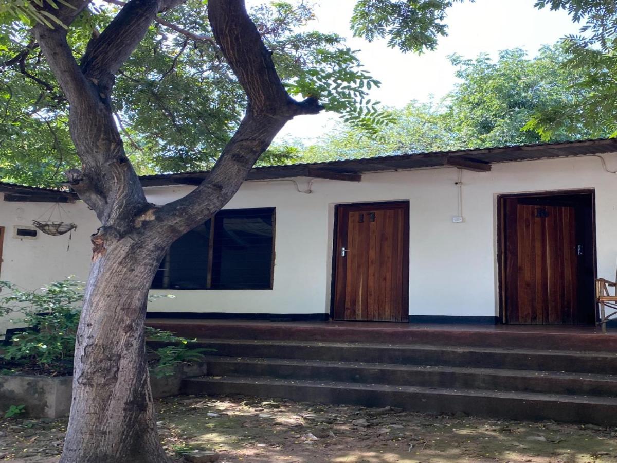 Thumbi View Lodge Cape Maclear Room photo