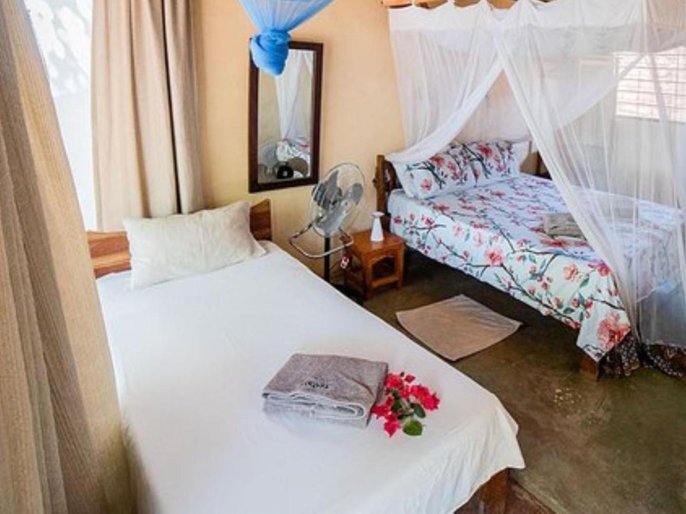 Thumbi View Lodge Cape Maclear Room photo